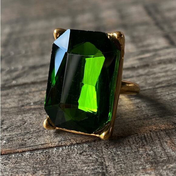 NEW Emerald Green Zirconium Stone Cocktail Ring - Picture 9 of 16